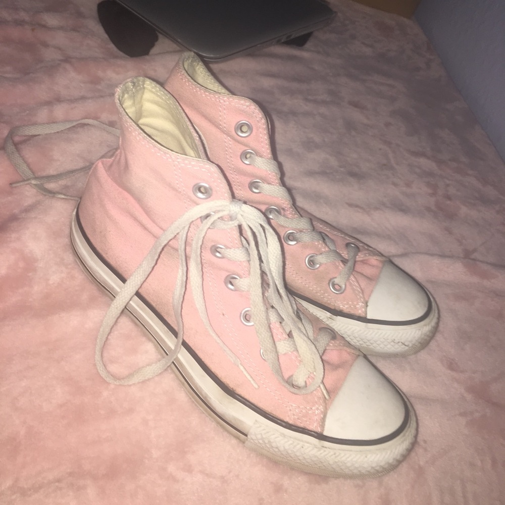light pink converse
